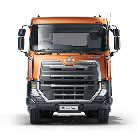 Xe tải màu cam nhìn chính diện trên nền trắng.