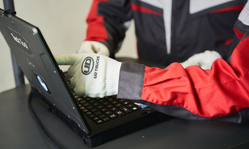 Ud Genuine Service Trained qualified mechanic technicians