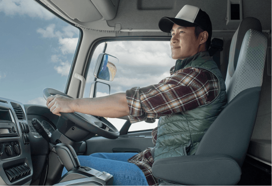 ထရပ်ကားဦးတင်အတွင်း ကားမောင်းနေသောယောကျ်ားသူ။